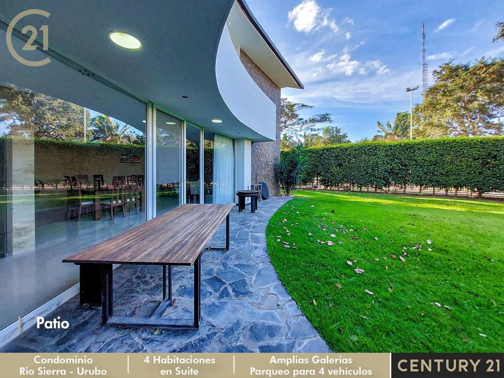 Casa en Urubó en Santa Cruz de la Sierra 4 dormitorios 5 baños 4 parqueos Foto 27