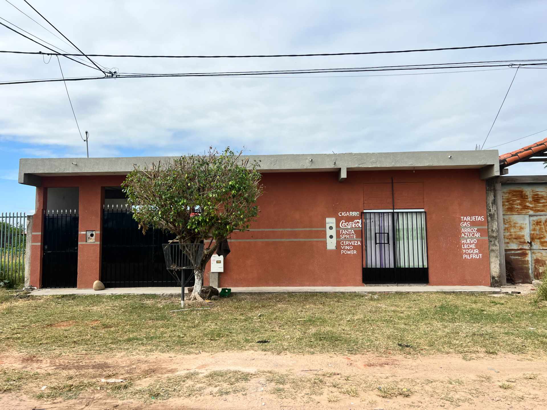 Casa en Entre 7mo y 8vo anillo Norte en Santa Cruz de la Sierra 8 dormitorios 3 baños 2 parqueos Foto 15
