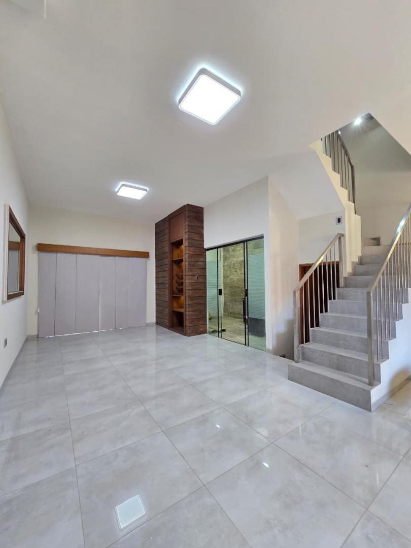 Casa en Entre 4to y 5to anillo Norte en Santa Cruz de la Sierra 4 dormitorios 3 baños 2 parqueos Foto 10