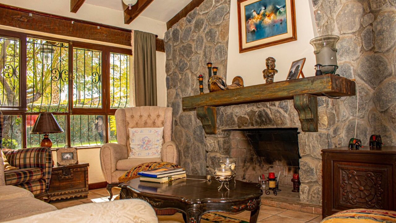 Casa en Tiquipaya en Cochabamba 7 dormitorios 7 baños 10 parqueos Foto 6