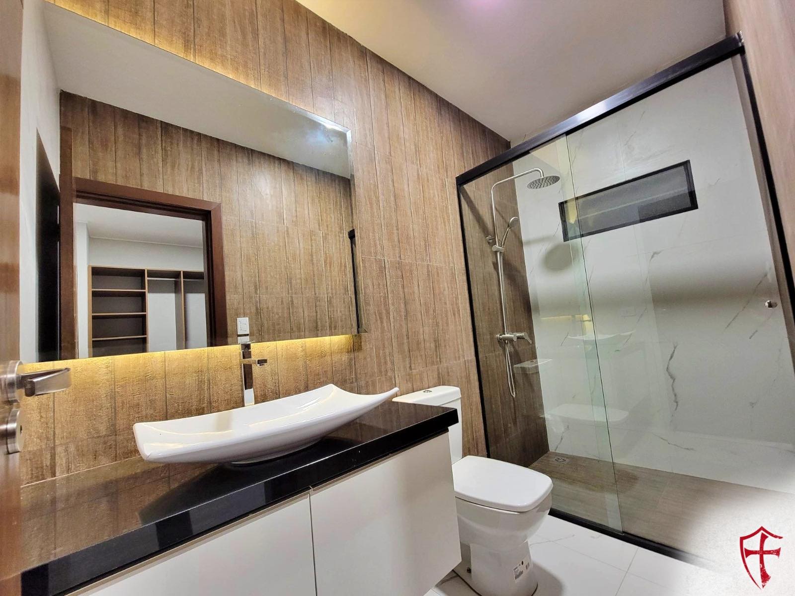 Casa Av Banzer 8vo anillo zona norte  Foto 15