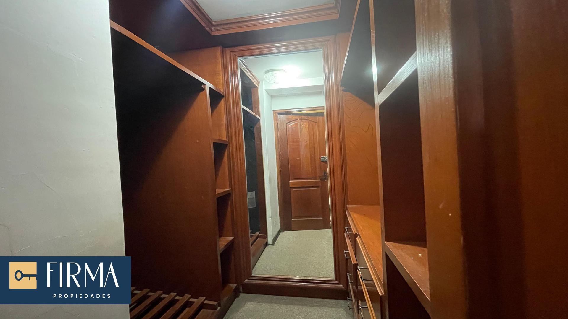 Departamento en VentaDEPARTAMENTO DUPLEX EN VENTA EN ACHUMANI BAJO CALLE 11 CON TERRAZA PRIVADA 3 dormitorios 4 baños 1 parqueos Foto 18