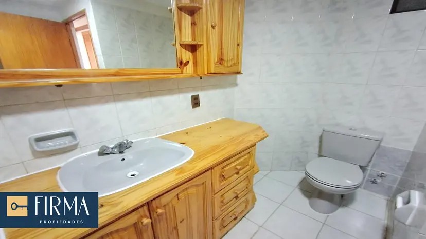 Departamento en AlquilerAvenida Jose Aguirre, zona Los Pinos ( Frente a Impuestos Nacionales ) Foto 5