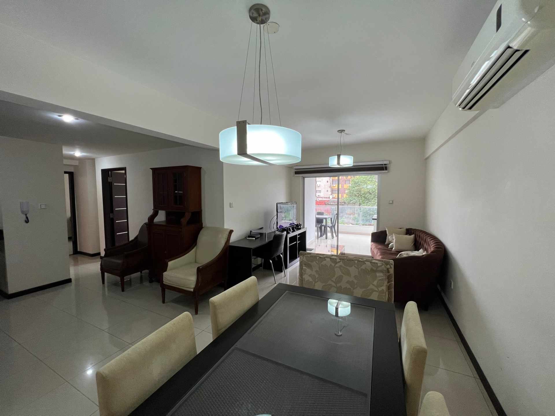 Departamento en AlquilerCondominio Punta del Este, C/Libertad y 2do. Anillo. Cerca de todo.  2 dormitorios 3 baños 1 parqueos Foto 2