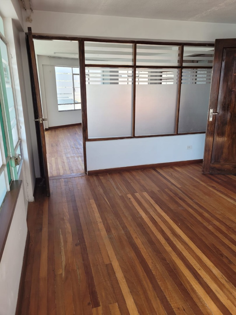 Casa en AlquilerSOPOCACHI -  CASA EN ALQUILER O VENTA -  PARA OFICINAS - 3 PLANTAS  21 dormitorios 5 baños 5 parqueos Foto 27