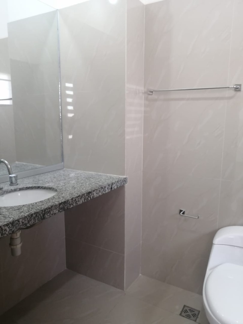 Casa en Doble vía La Guardia en Santa Cruz de la Sierra 3 dormitorios 3 baños 2 parqueos Foto 4