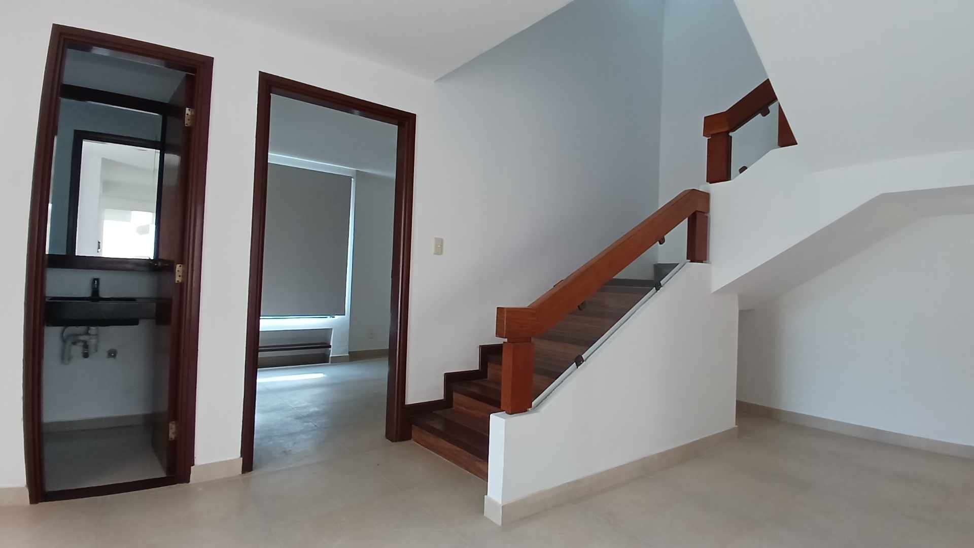 Casa en Entre 5to y 6to anillo Norte en Santa Cruz de la Sierra 4 dormitorios 4 baños 3 parqueos Foto 15