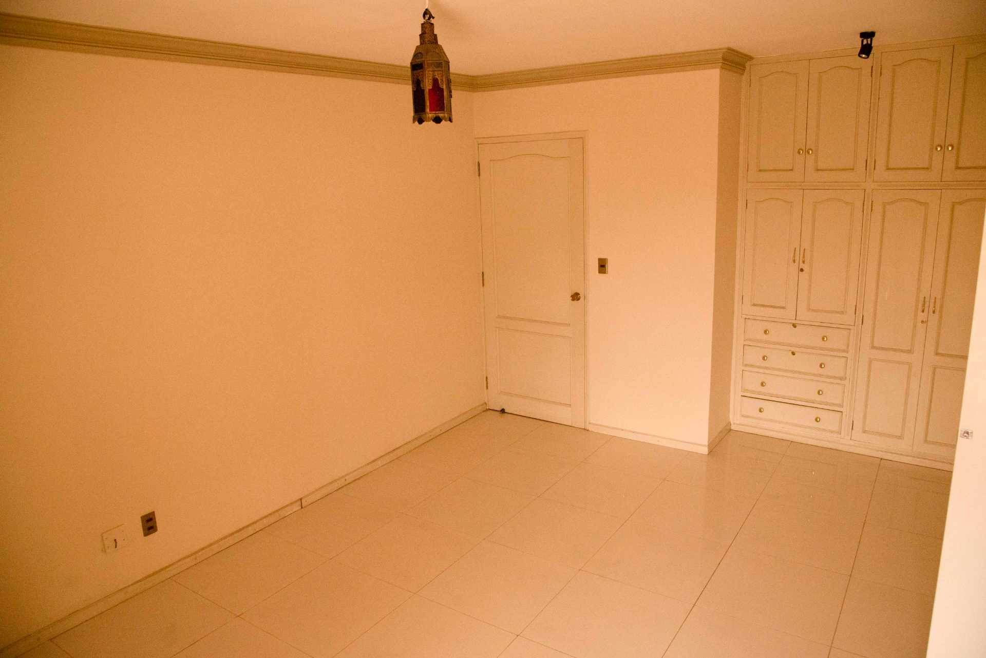 Departamento en Cala Cala en Cochabamba 4 dormitorios 5 baños 1 parqueos Foto 10