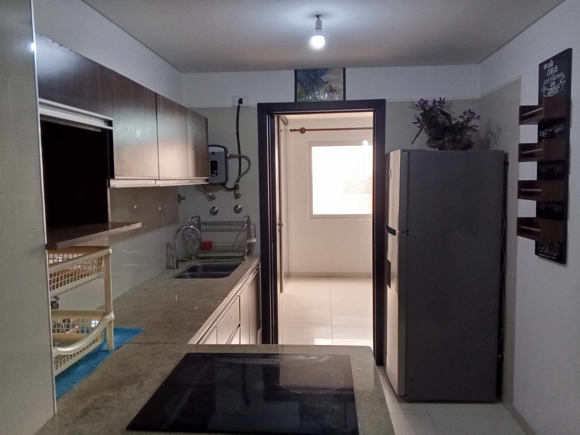 Departamento en Alquiler[EDIFICIO MONTE CASTELO| AV. ALEMANA 3ER. Y 4TO. ANILLO] ALQUILER AMOBLADO DPTO. 1 DORMITORIO PET FRIENDLY SIN PARQUEO CERCA DE COLEGIO SAINT GEORGE 1 dormitorios 1 baños  Foto 5