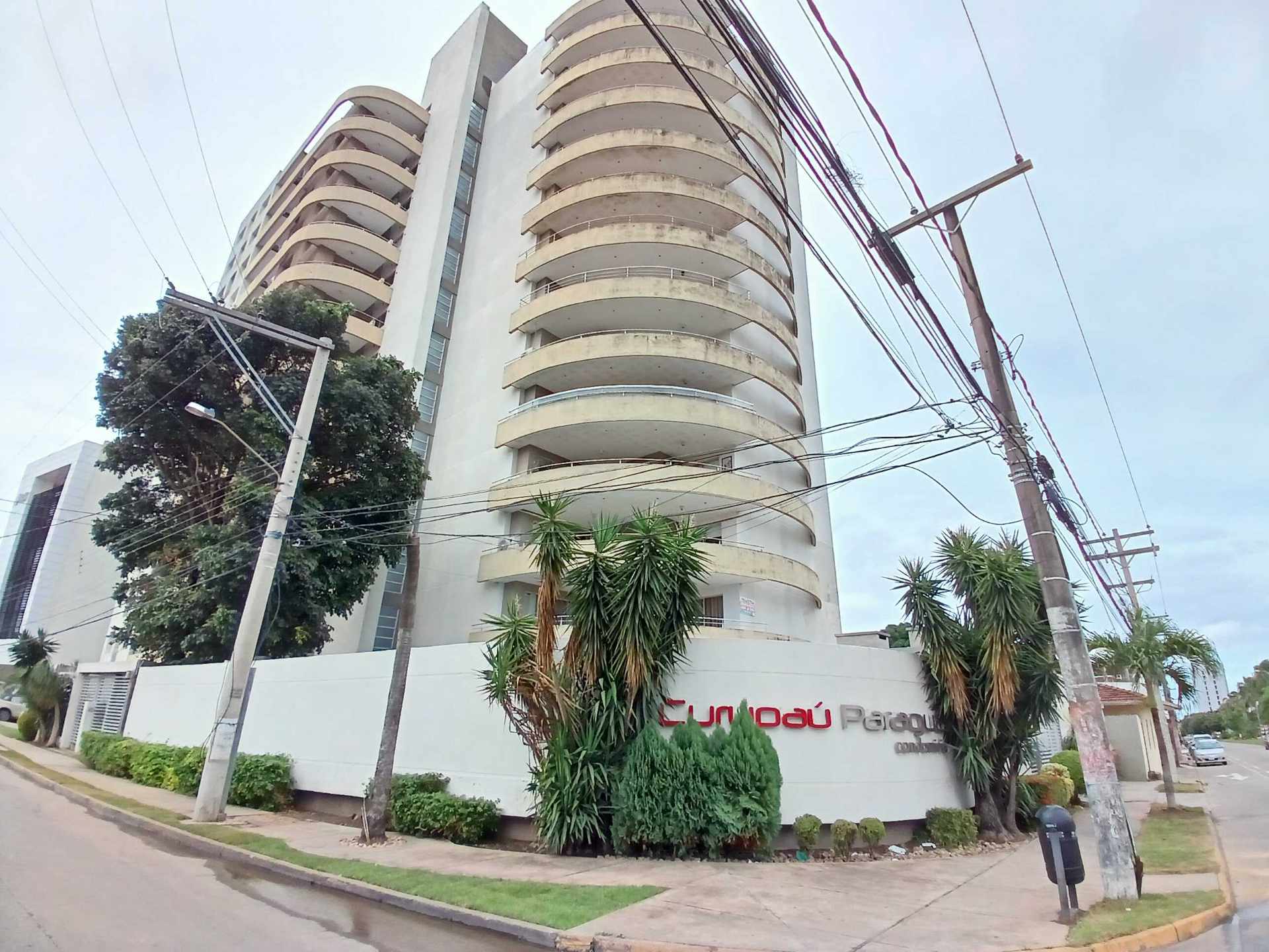 Departamento en AlquilerCOND. CURUPAU SOBRE AV. PARAGUA CASI 2º ANILLO 4 dormitorios 4 baños 1 parqueos Foto 1