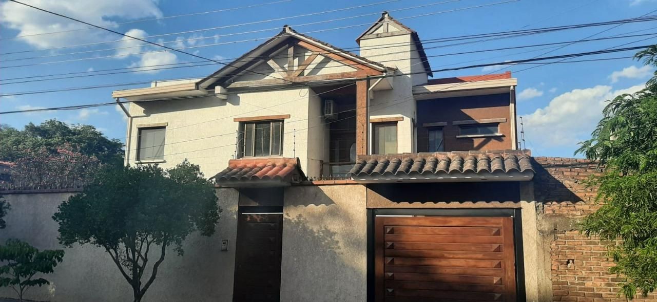 Casa en VentaUbicada en el mejor barrio de Yacuiba, a pasos de la Av. Los Libertadores, a pocas cuadras de la Plaza Principal y diagonal a la plazuela Los Lapachos
 Foto 2