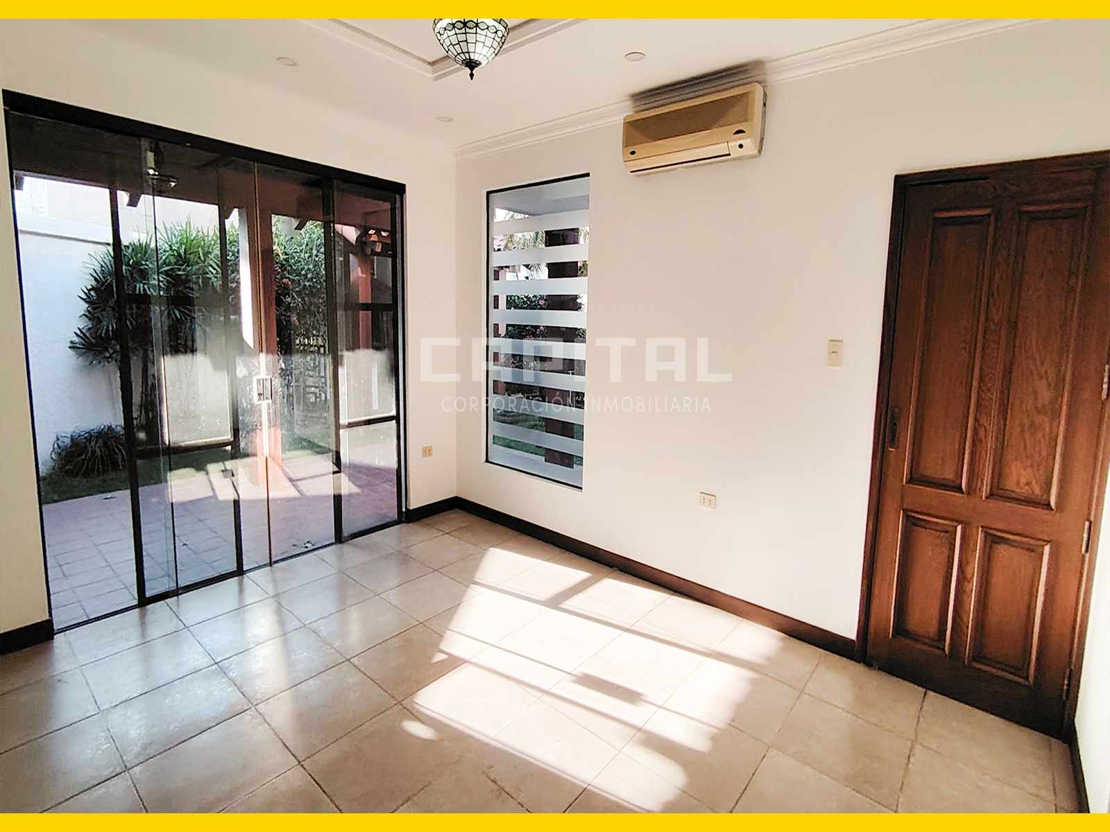 Casa en Entre 4to y 5to anillo Norte en Santa Cruz de la Sierra 2 dormitorios 5 baños 3 parqueos Foto 17