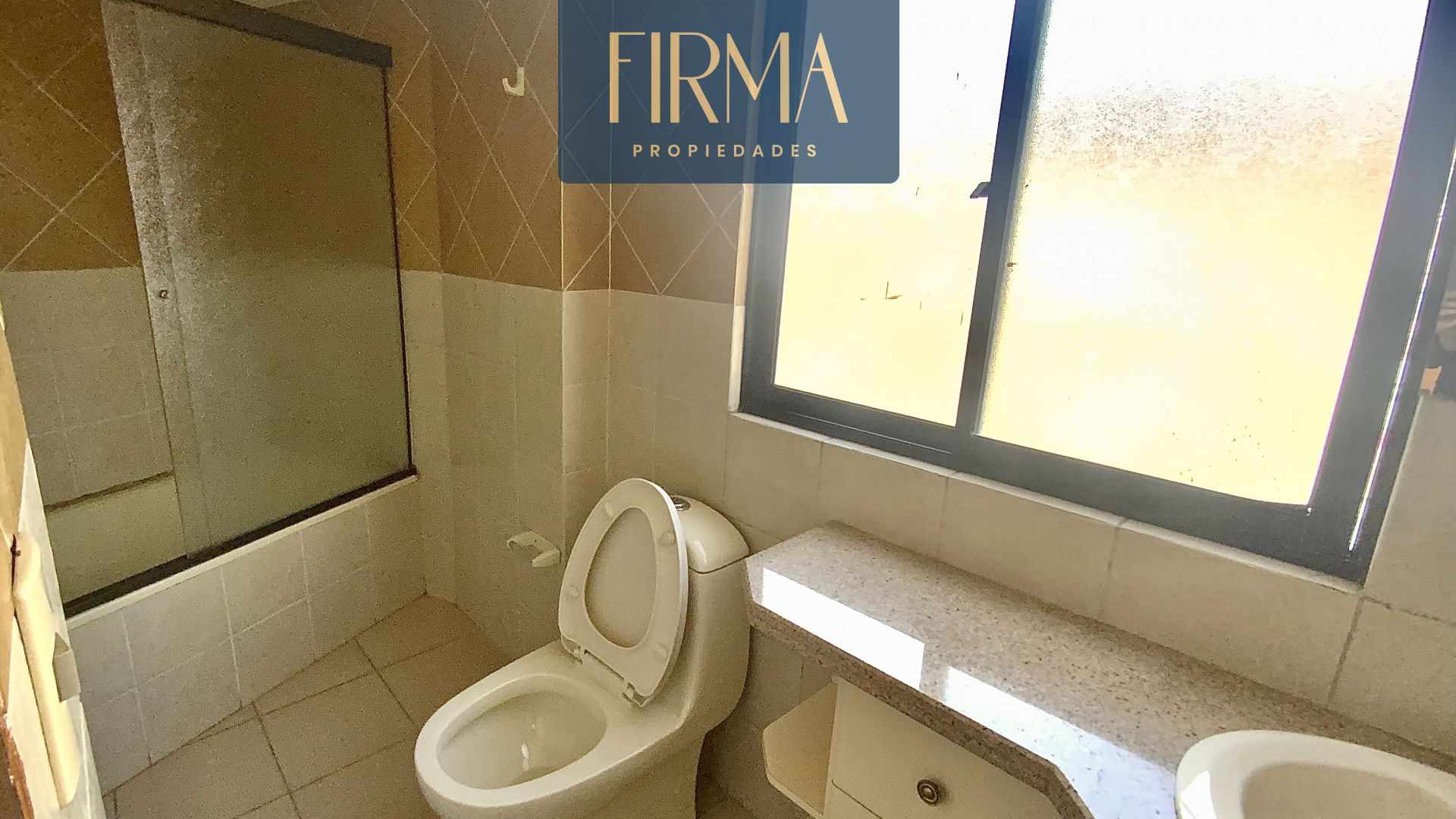 Departamento en VentaCOMPRA ESTE AMPLIO Y CÉNTRICO DEPARTAMENTO EN MIRAFLORES 5 dormitorios 4 baños 1 parqueos Foto 3