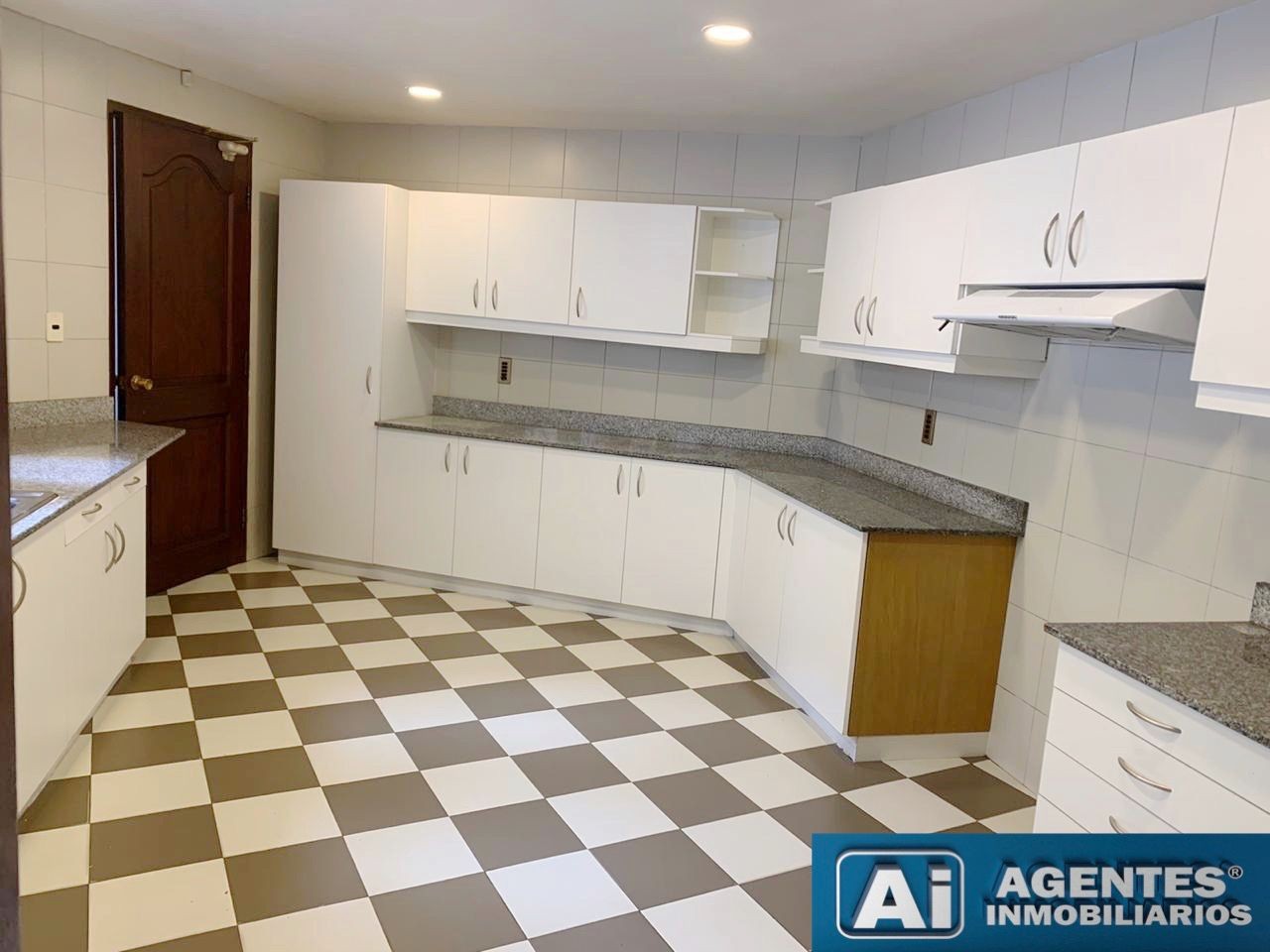 Casa en AlquilerLA FLORIDA HERMOSA RESIDENCIA EN ALQUILER 4 dormitorios 4 baños 4 parqueos Foto 19