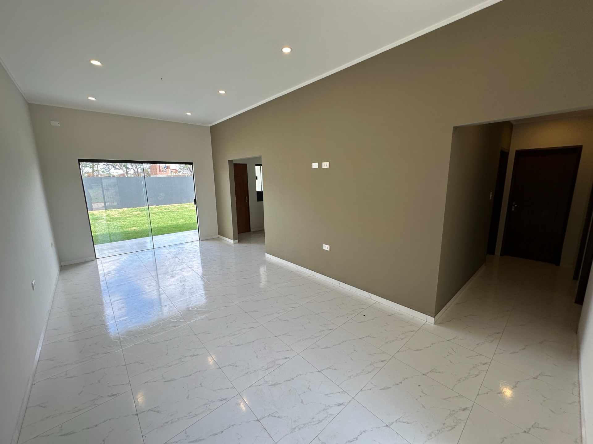 Casa en VentaZona este de Santa Cruz, ubicada atrás del Jardín Botánico sobre calle asfaltada. Por la Laguna Guapilo.   Foto 13