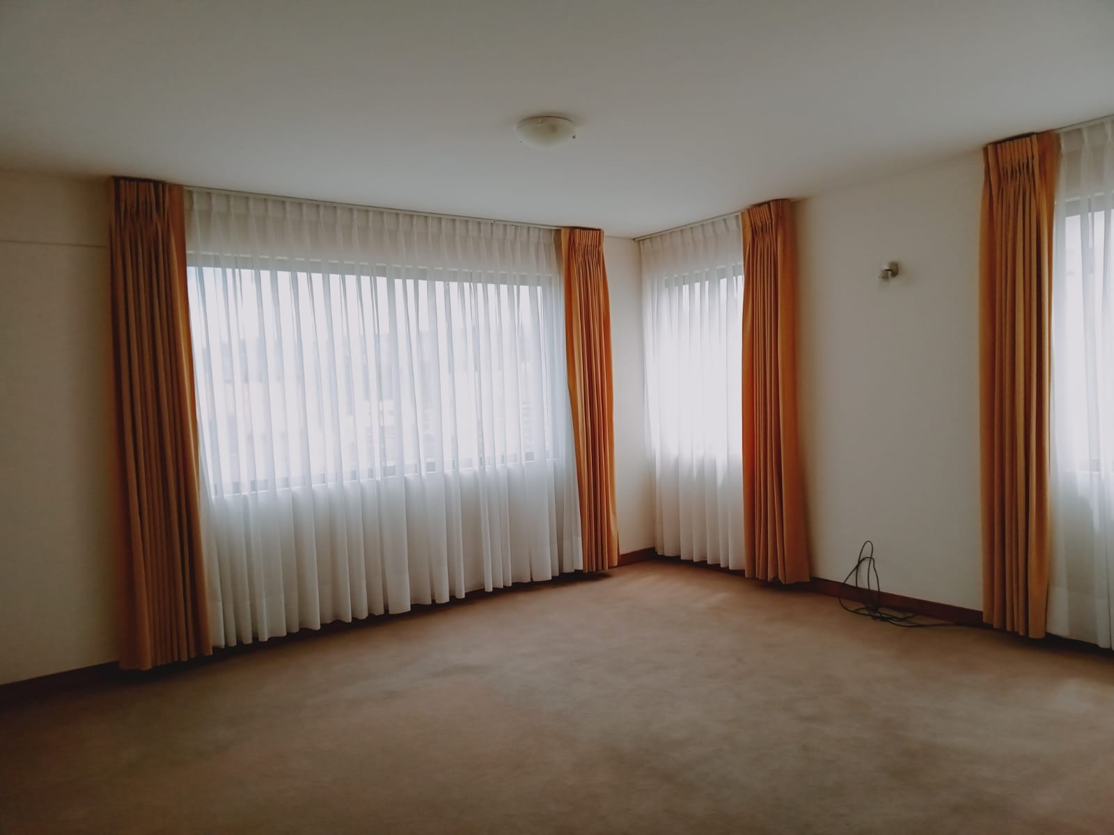 Departamento en AnticréticoANTICRETICO REGISTRABL, ELEGANTE DEPARTAMENTO EN ACHUMANI SECTOR ASILO 3 dormitorios 4 baños 2 parqueos Foto 6