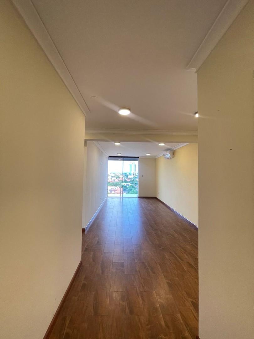 Departamento en Entre 1er y 2do anillo Norte en Santa Cruz de la Sierra 2 dormitorios 2 baños  Foto 12