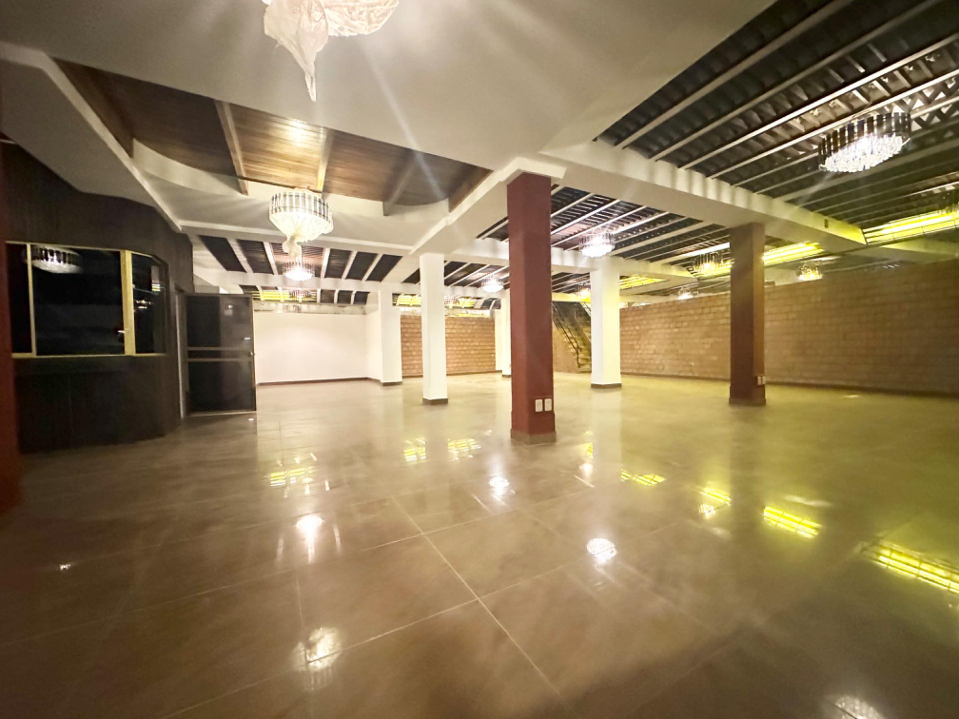 Local comercial en Achumani en La Paz  2 baños  Foto 3