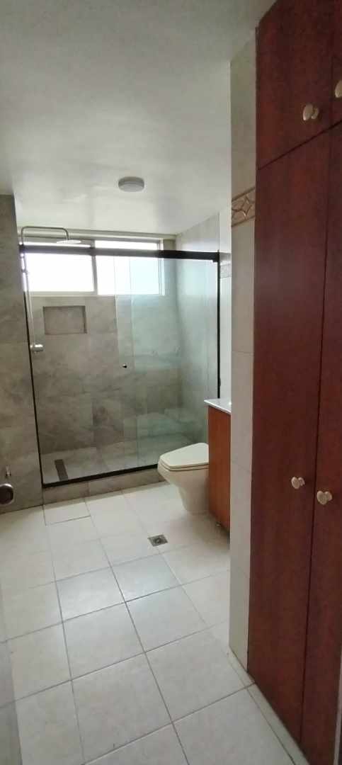 Departamento en AlquilerAV. ARCE  3 dormitorios 4 baños 1 parqueos Foto 10