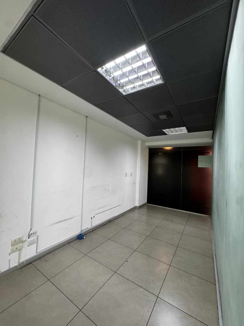 Oficina en AlquilerTORRE DUO 5 dormitorios 1 baños 2 parqueos Foto 9