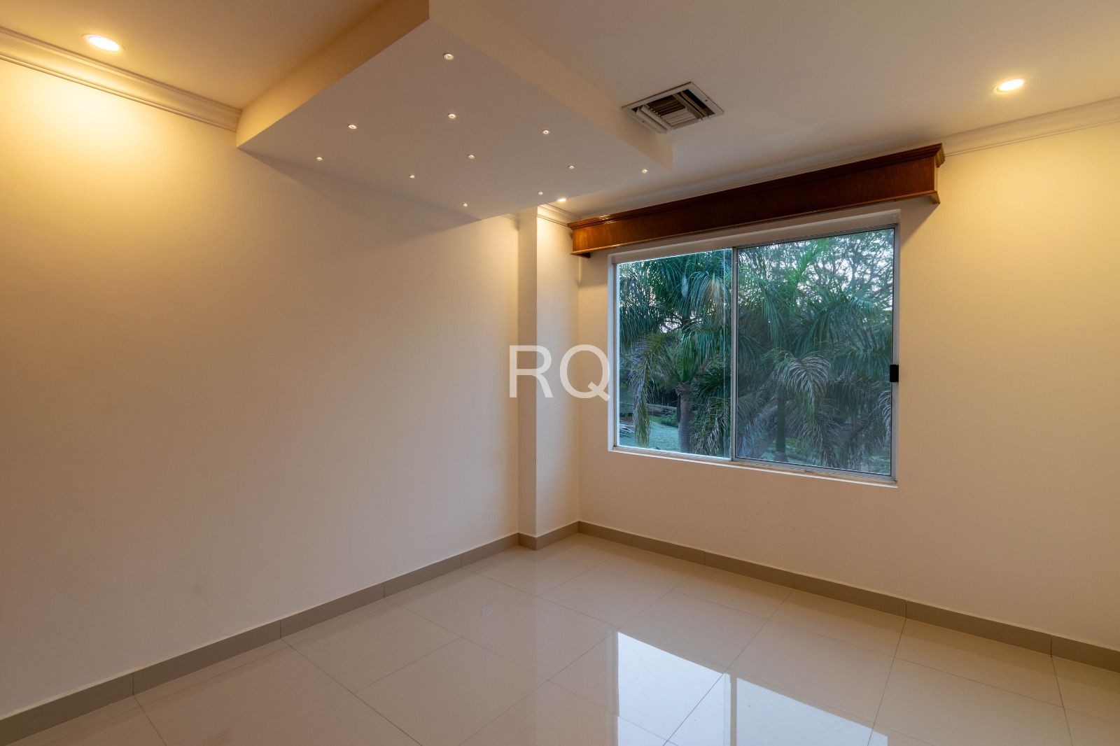 Casa en Urubó en Santa Cruz de la Sierra 6 dormitorios 10 baños 8 parqueos Foto 3