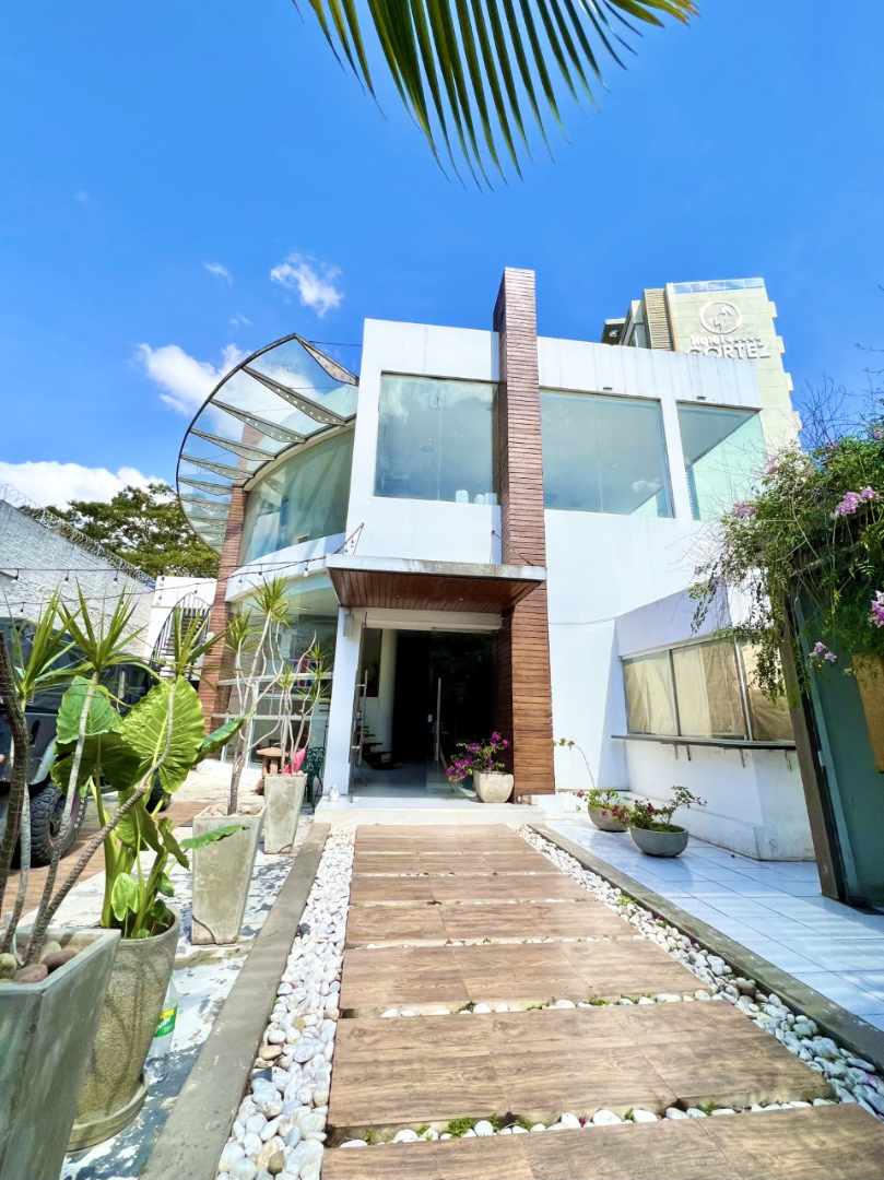 Local comercial en VentaEn Venta o Alquiler Casa Altamente Comercial a ½ Cuadra de la Av. Monseñor Rivero y del 2do Anillo  10 baños  Foto 16
