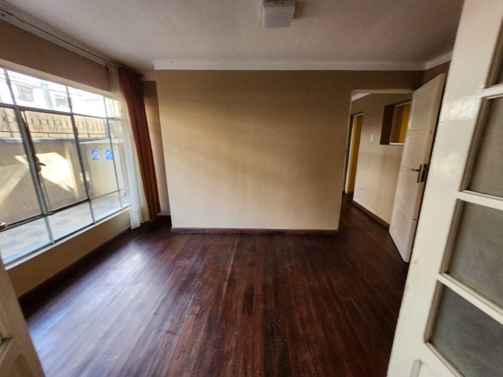 Casa en Alquiler<b>CASA EN ALQUILER EN SOPOCACHI</b> 6 dormitorios 4 baños 2 parqueos Foto 4