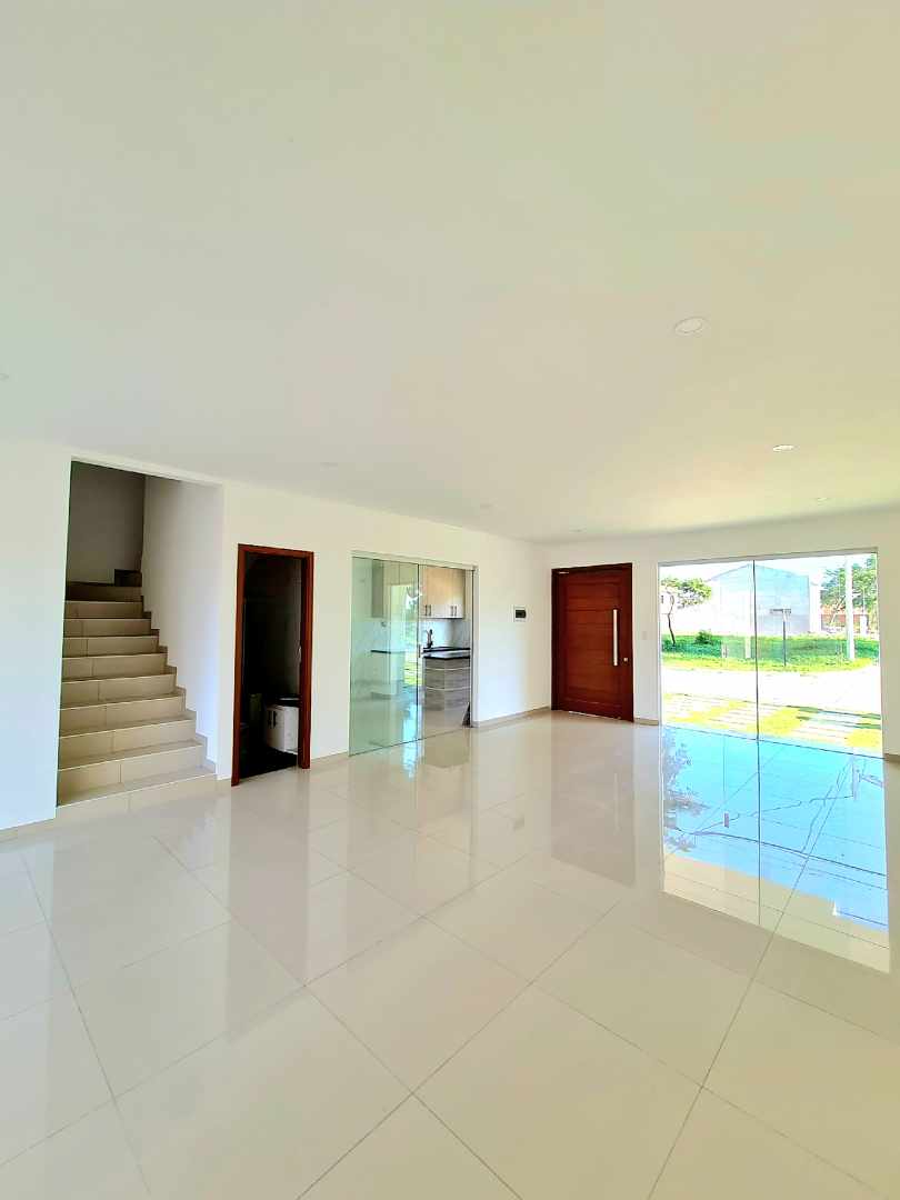 Casa Zona Norte 
km 8½ Banzer (Zona Col. Cambridge)
Condominio Las Palmeras 2 Foto 27