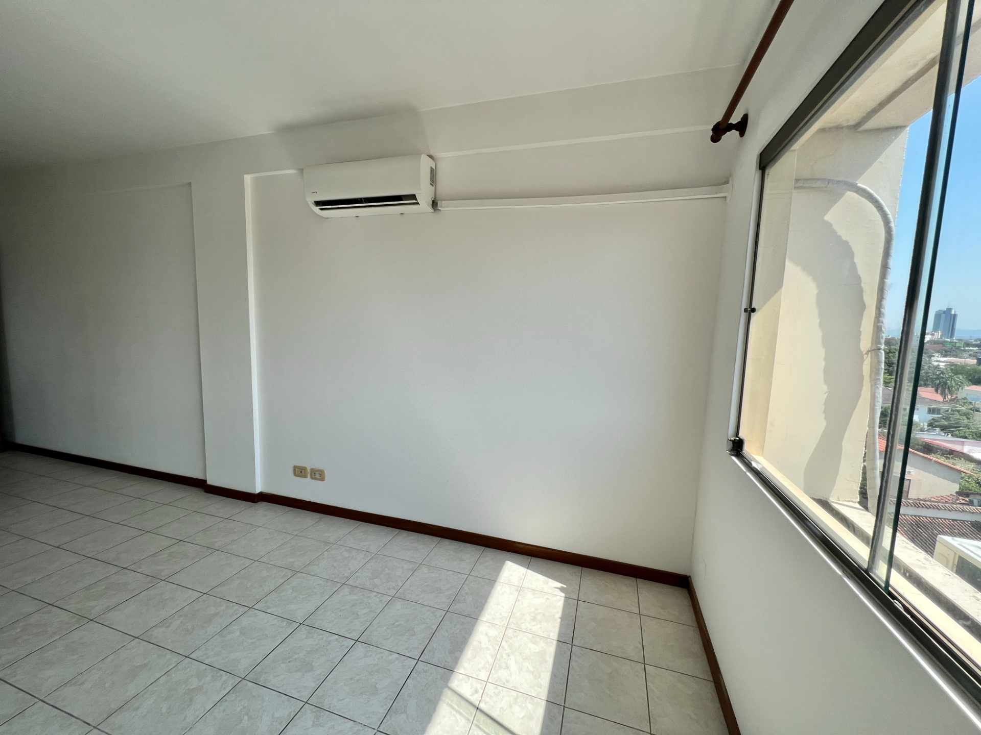 Departamento en VentaZONA AV ALEMANA ENTRE 2 Y 3 ANILLO Foto 15