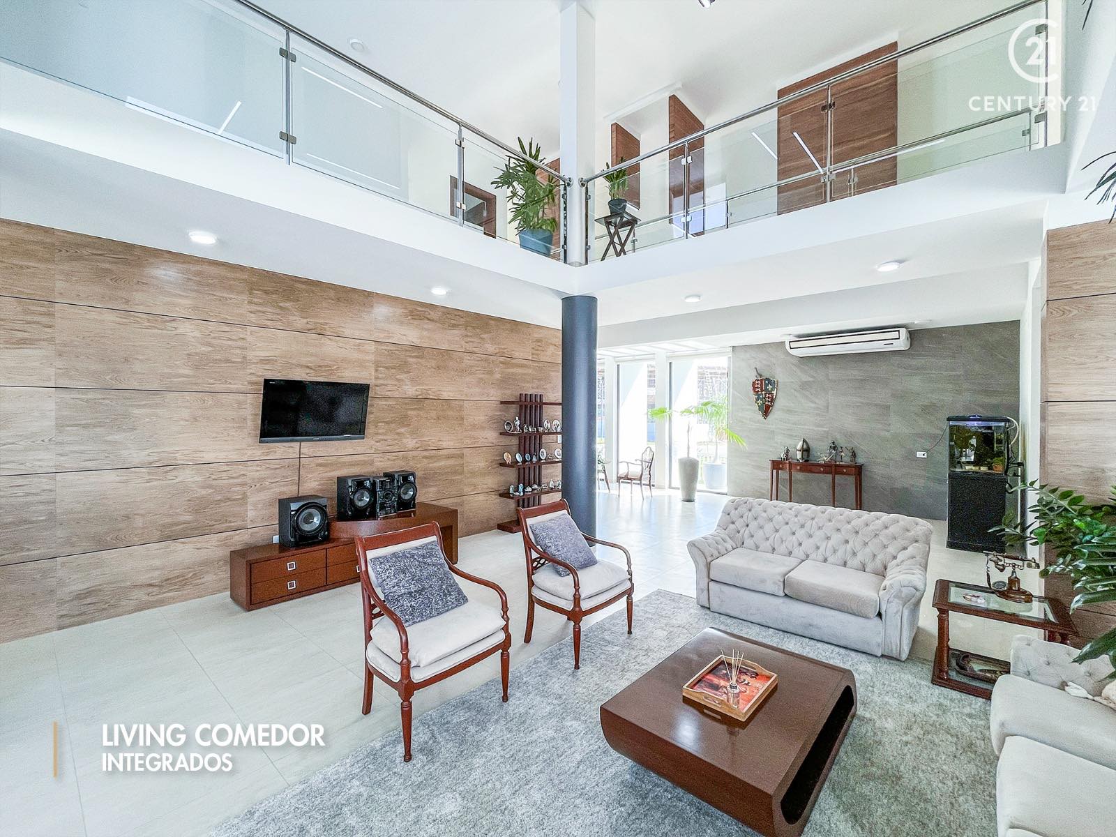 Casa en Urubó en Santa Cruz de la Sierra 4 dormitorios 6 baños 4 parqueos Foto 1
