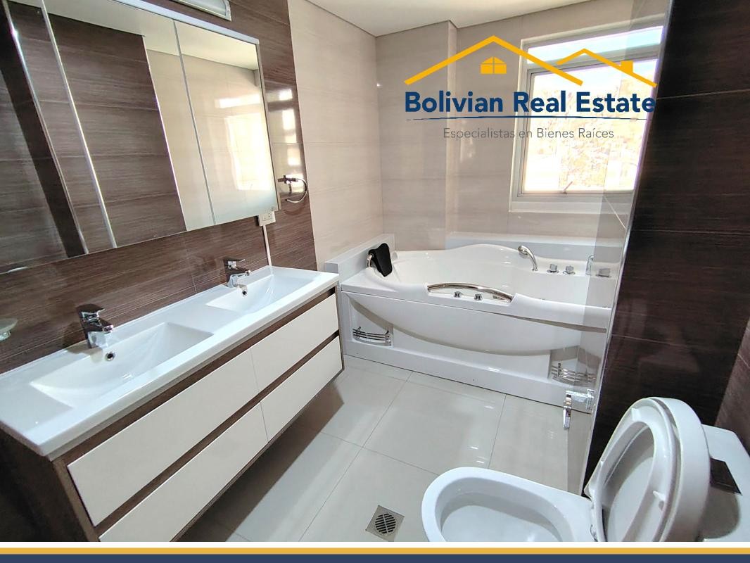 Departamento en AlquilerCALACOTO AV. BALLIVIAN MODERNO Y ELEGANTE DEPARTAMENTO EN ALQUILER  Foto 14