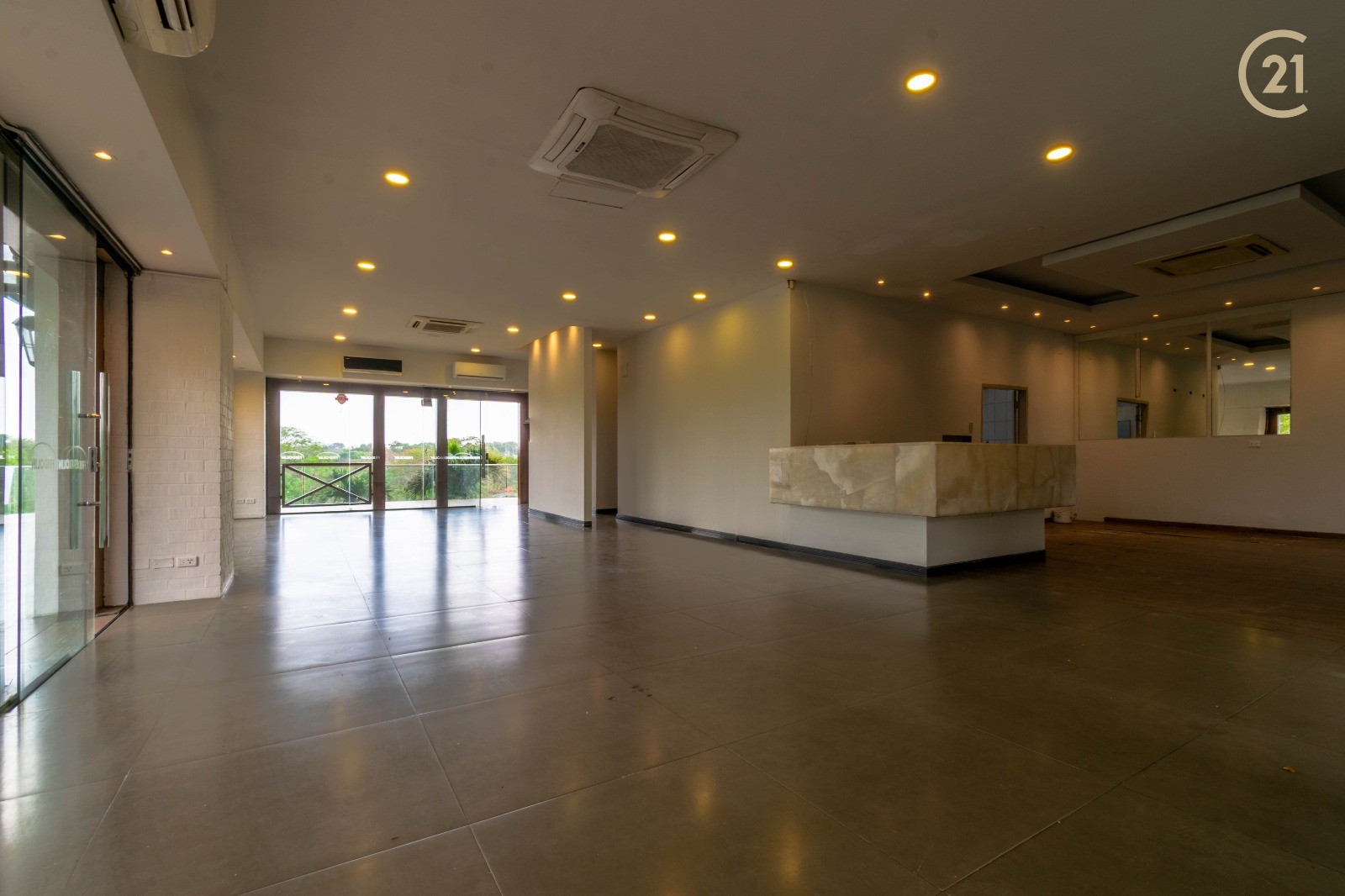 Local comercial en AlquilerLOCALES EN ALQUILER : URUBO OPEN MALL  Foto 13