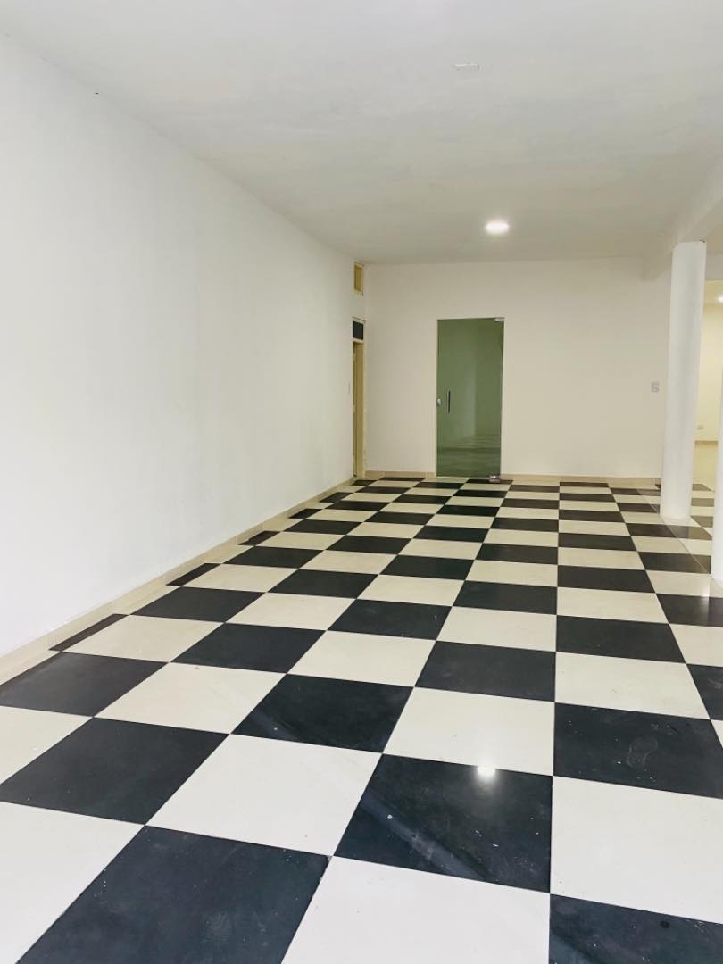 Local comercial en AlquilerAv. Busch #567 entre 1er y 2do anillo zona Cre  2 baños  Foto 12