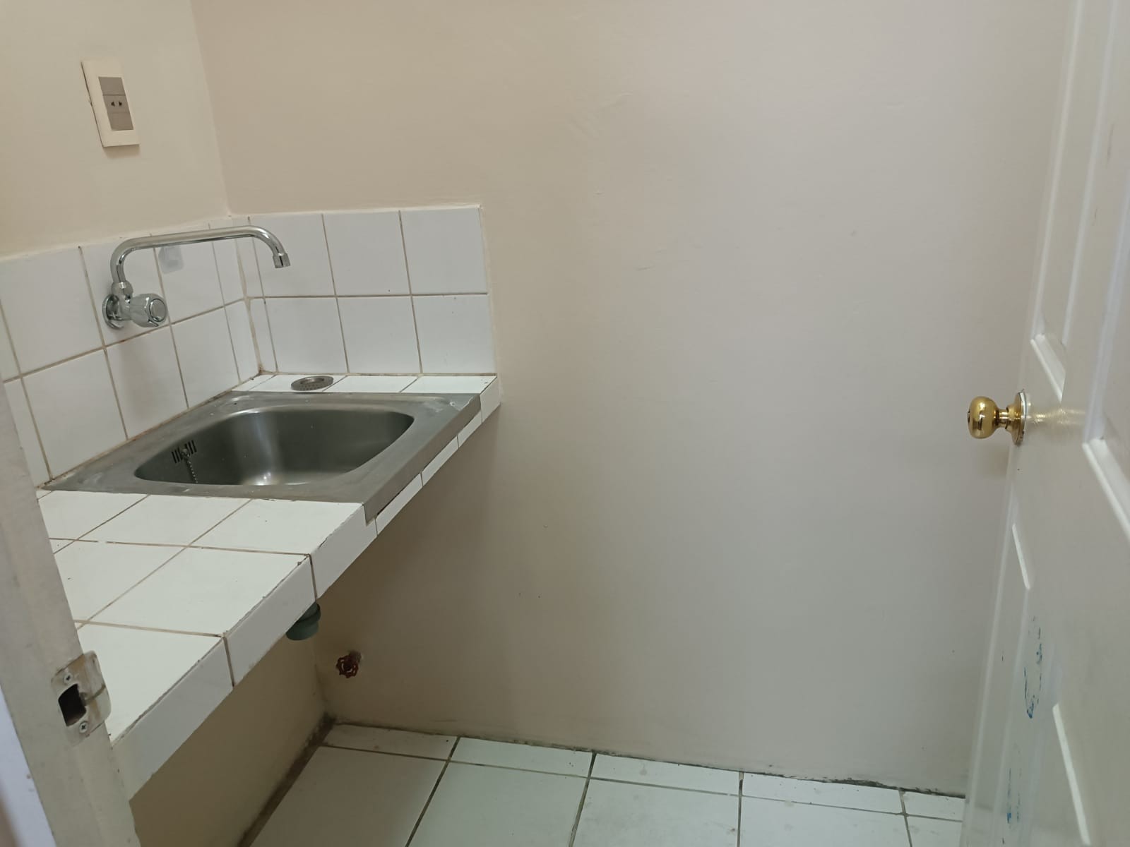 Oficina en AlquilerALQUILO HERMOSA OFICINA PLAZA AVAROA Foto 9