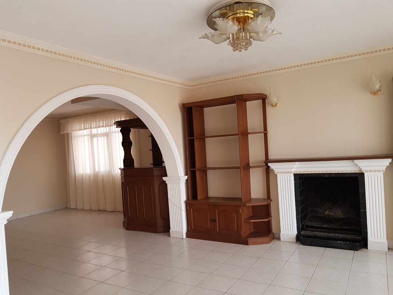 Casa Avenida Atahuallpa frente al segundo tanque de semapa Foto 2