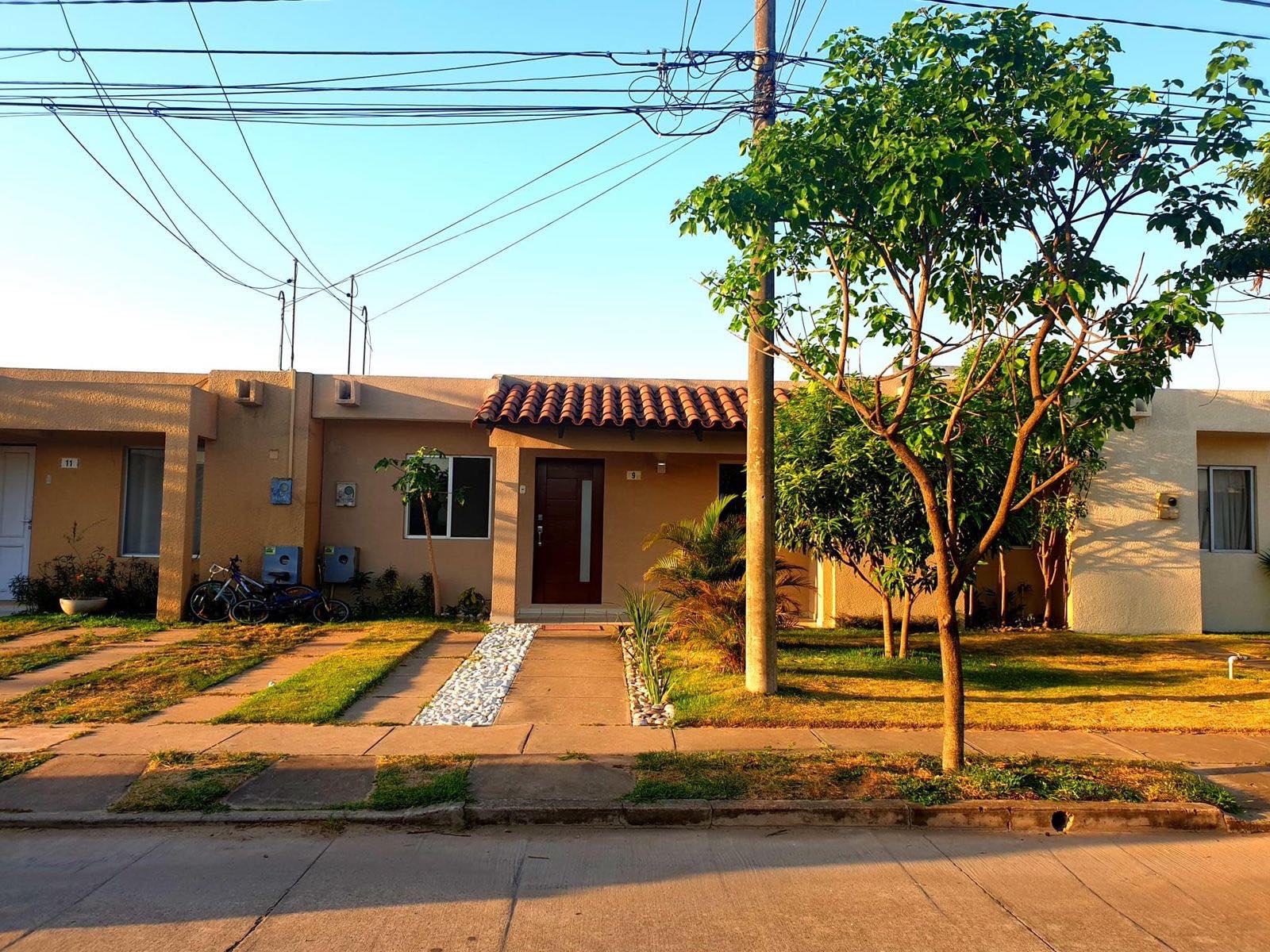 Casa en VentaCondominio Sevilla Norte II 3 dormitorios 3 baños 2 parqueos Foto 2