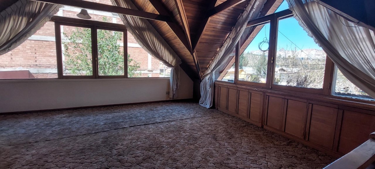 Casa en VentaIRPAVI BAJO EN VENTA CASA EN PLENA ESQUINA  Foto 2