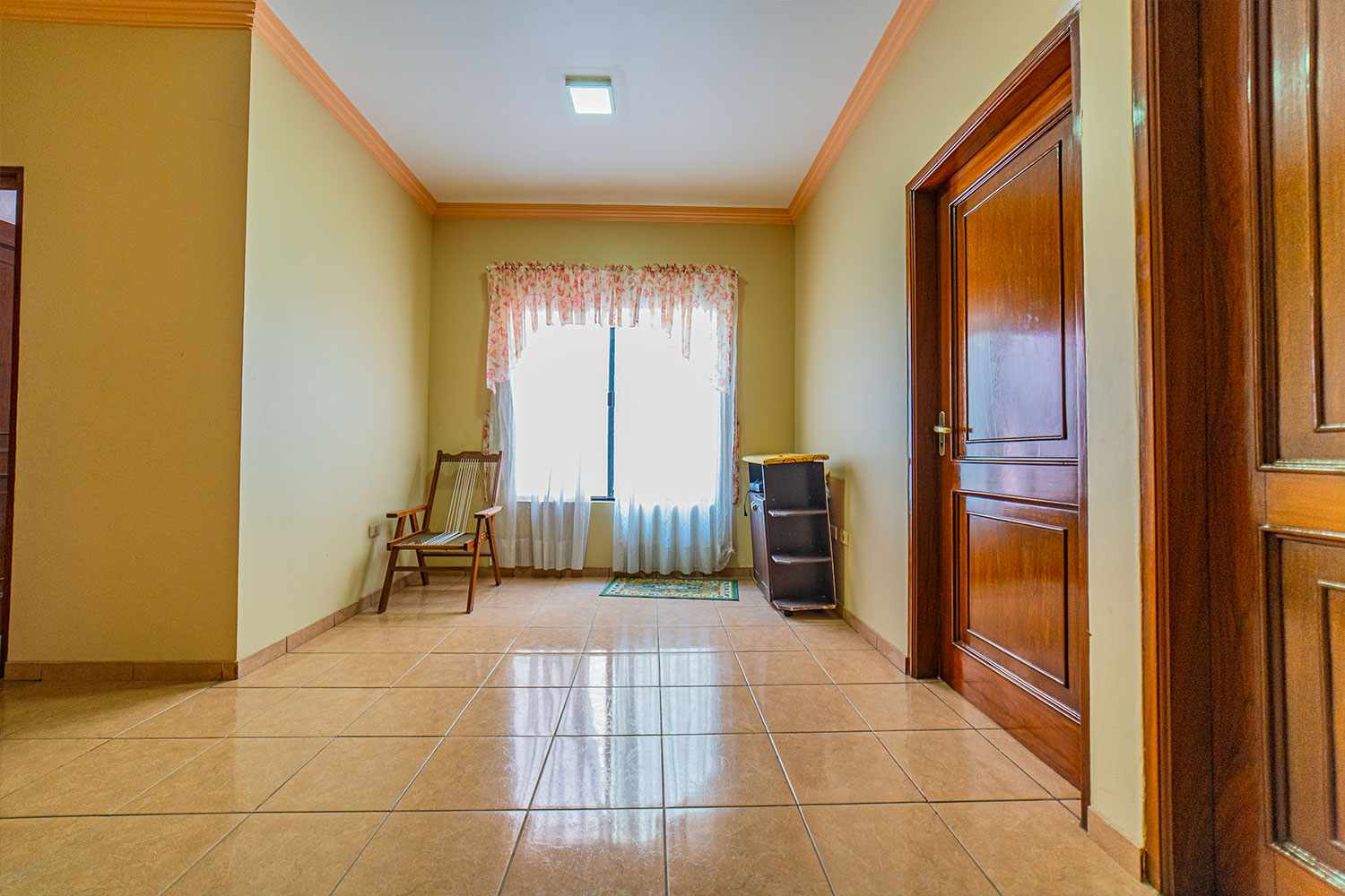 Casa en Entre 5to y 6to anillo Norte en Santa Cruz de la Sierra 4 dormitorios 3 baños 2 parqueos Foto 8