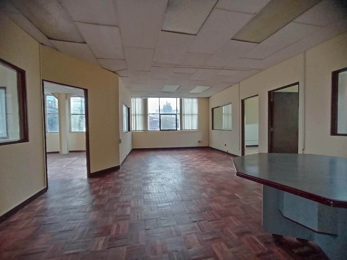 Oficina en Miraflores en La Paz 13 dormitorios 5 baños 2 parqueos Foto 12