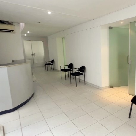 Oficina en AlquilerAV IRALA, entre calle La Paz y Cochabamba 7 dormitorios 5 baños  Foto 4