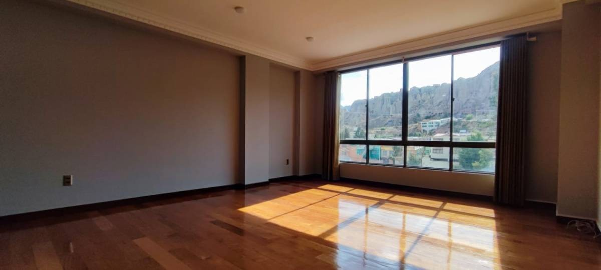 Departamento en Irpavi en La Paz 3 dormitorios 4 baños 1 parqueos Foto 3