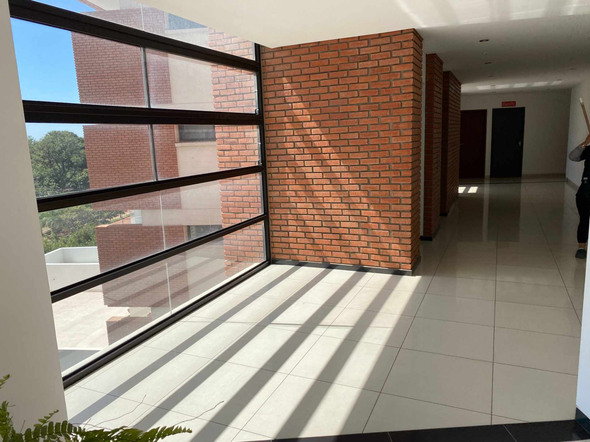 Departamento en Entre 1er y 2do anillo Sur en Santa Cruz de la Sierra 3 dormitorios 2 baños 1 parqueos Foto 5