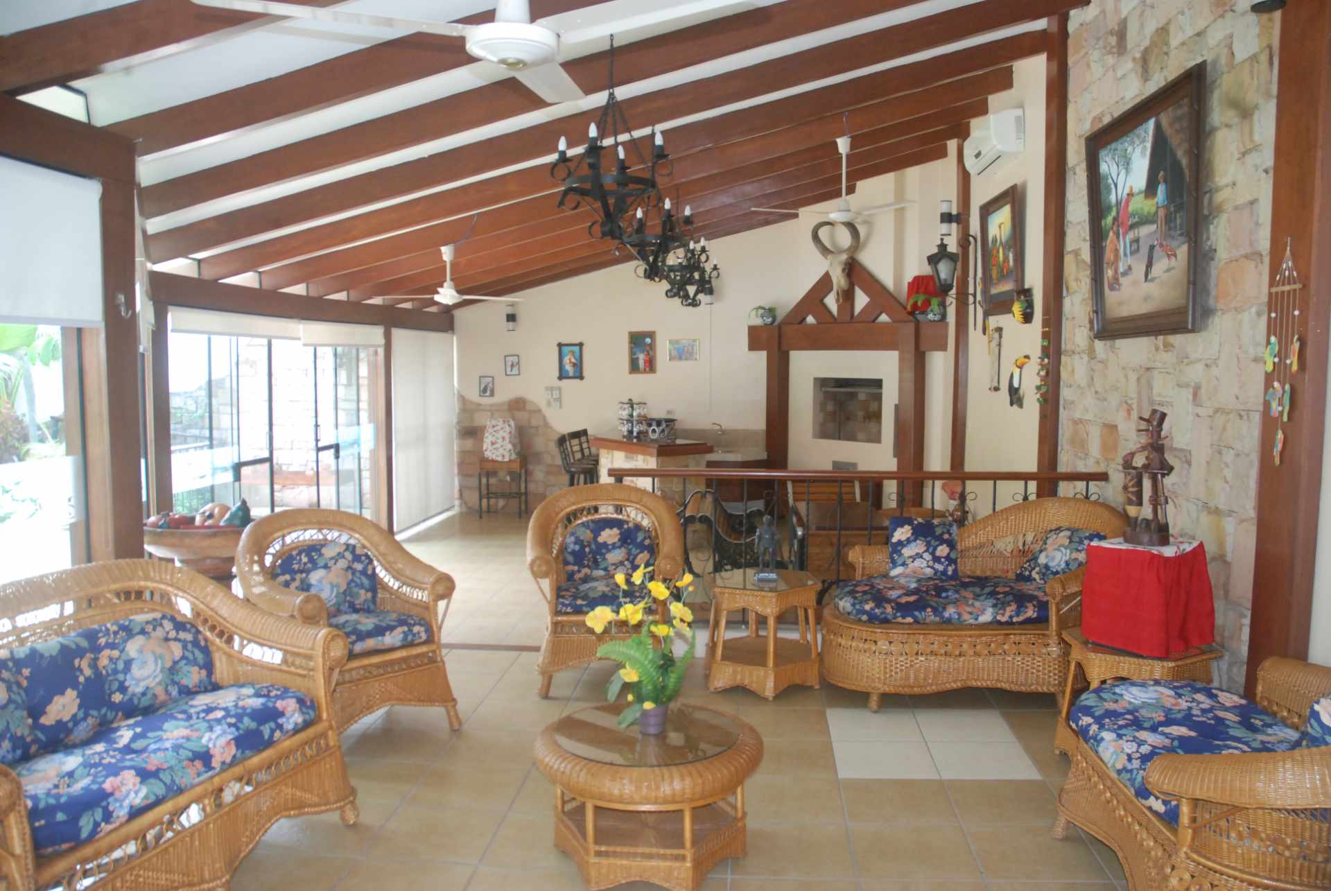 Casa en AlquilerBarrio Sirari 5 dormitorios 7 baños 2 parqueos Foto 14