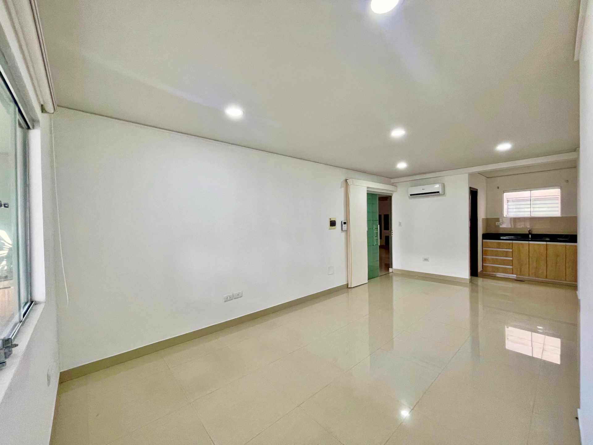 Departamento en AlquilerEN ALQUILER MONO AMBIENTE, CANAL ISUTO 2do Y 3er ANILLO Foto 3