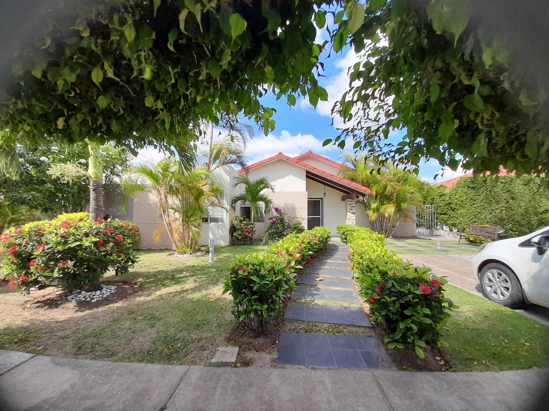 Casa en VentaURUBO CASA EN VENTA SANTA CRUZ DE LAS COLINAS Foto 2