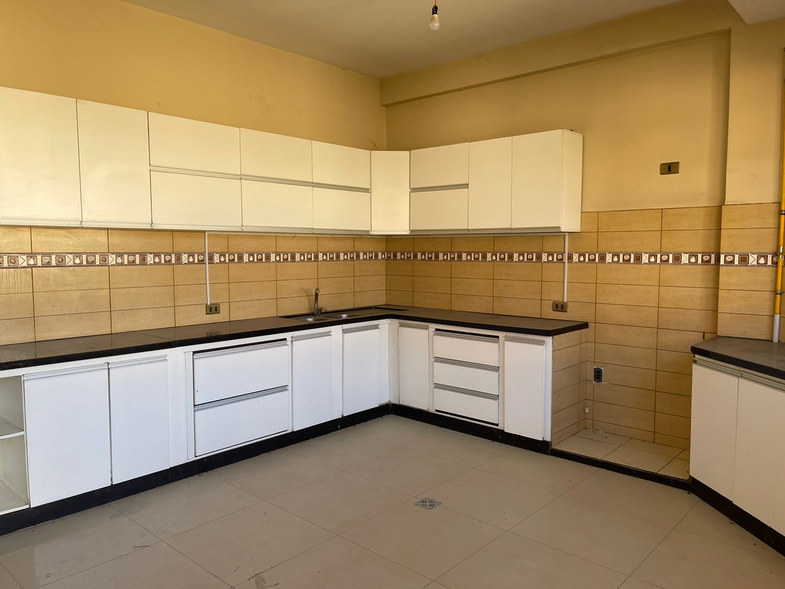 Casa en Sacaba en Cochabamba 4 dormitorios 4 baños 3 parqueos Foto 15