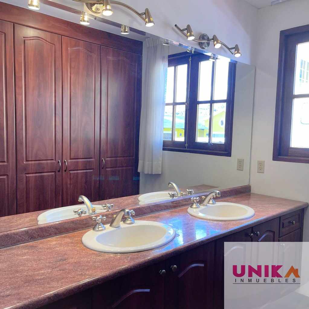 Casa en Alquiler🏡 AMPLIA Y HERMOSA CASA EN ALQUILER, AUQUISAMAÑA.  3 dormitorios 3 baños 3 parqueos Foto 8