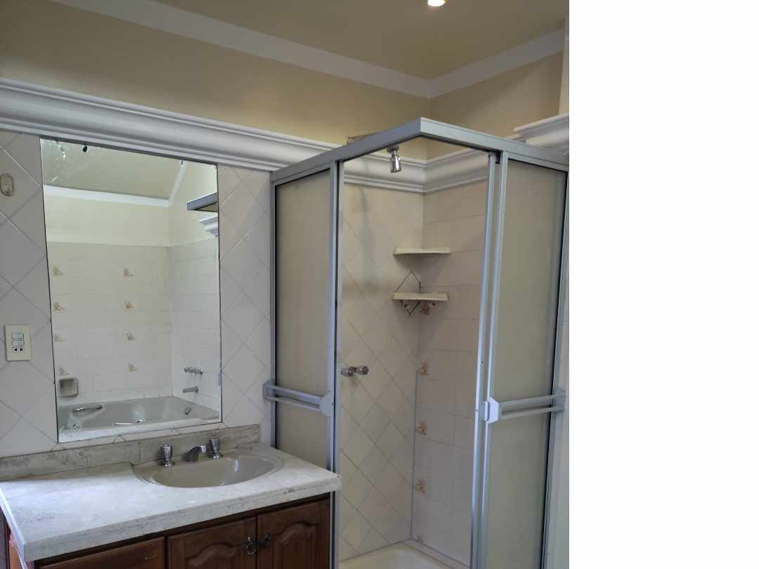 Casa en AlquilerIRPAVI CALLE 7 3 dormitorios 4 baños 3 parqueos Foto 11