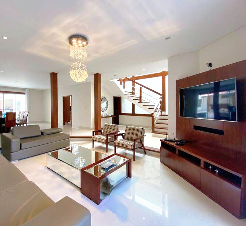 Casa en AnticréticoANTICRETICO
Zona Norte
Av. Alemana 2do y 3er anillo 4 dormitorios 4 baños 4 parqueos Foto 13
