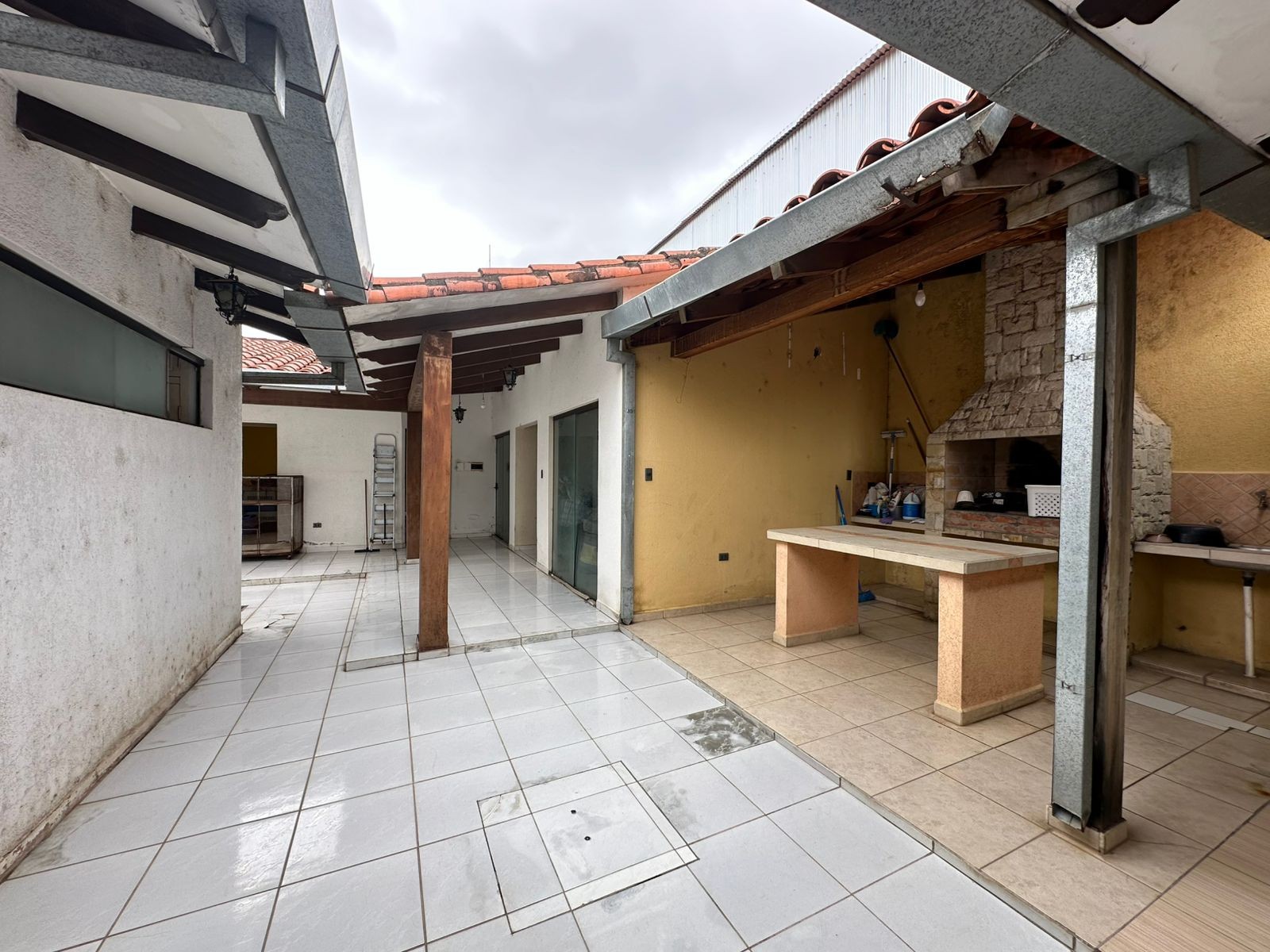 Casa en Entre 2do y 3er anillo Norte en Santa Cruz de la Sierra 4 dormitorios 4 baños 3 parqueos Foto 9